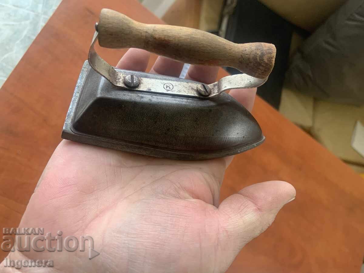 Livrarea Jucărie metalică pentru copii, micșorată, minunată, ca pentru colecție Livrarea Jucărie metalică pentru copii, micșorată, minunată, ca pentru colecție