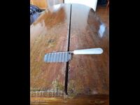 Cuțit vechi ondulat