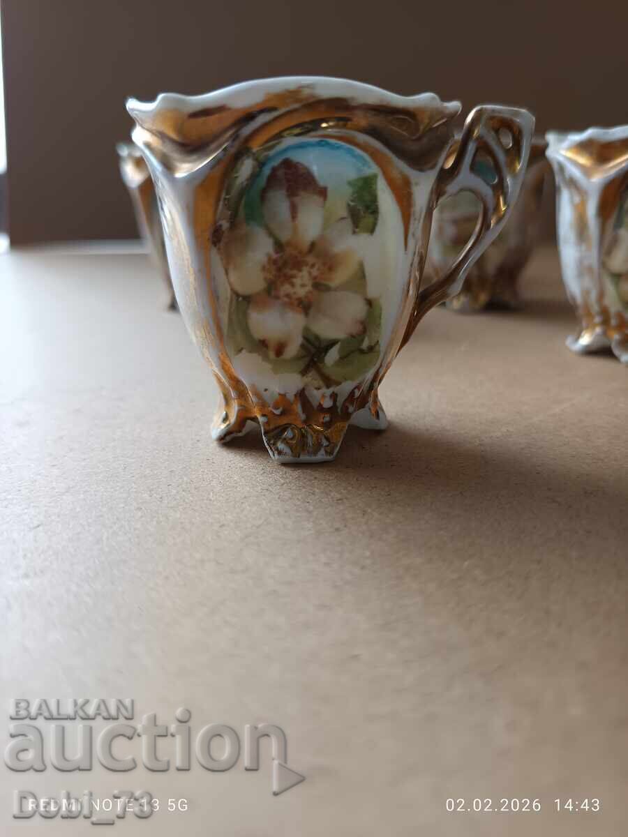 Δημοπρασία Πορσελάνινες κούπες με ποδαράκια