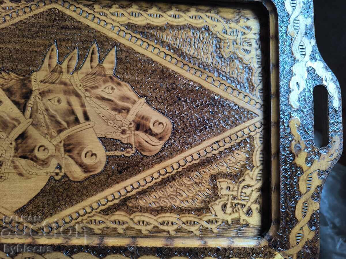 Δημοπρασία Αντίκα ξύλινος δίσκος σερβιρίσματος με πυρογραφία και άλογα