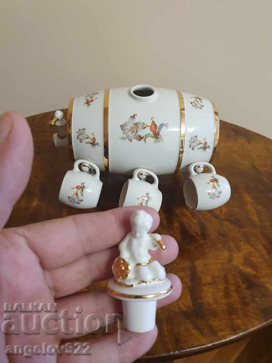 Красиво порцеланово буренце с 5 броя чашки!!! с цена € 8.00 | 15.65 лв. Красиво порцеланово буренце с 5 броя чашки!!! с цена € 8.00 | 15.65 лв.