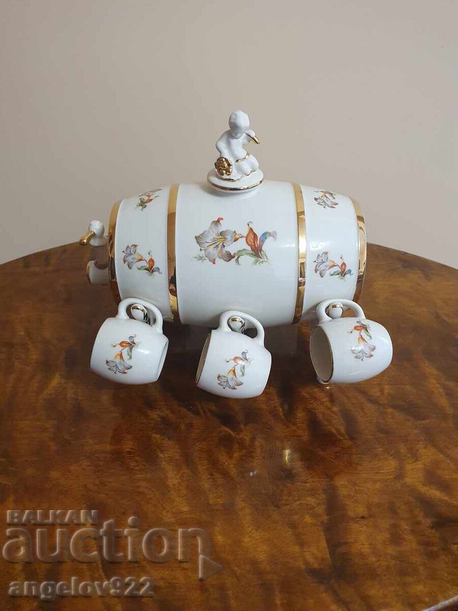 Красиво порцеланово буренце с 5 броя чашки!!! Красиво порцеланово буренце с 5 броя чашки!!!