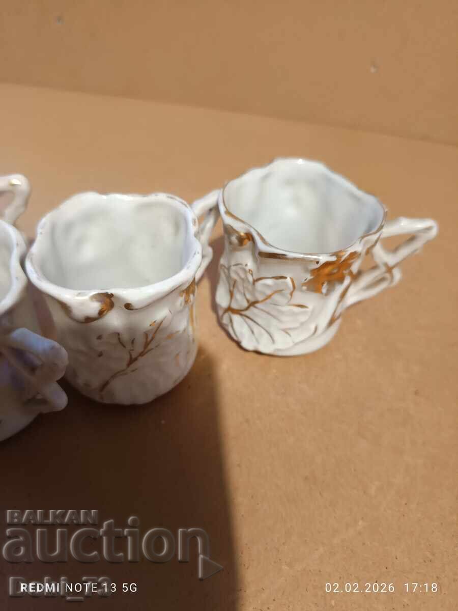 Auction  Set of porcelain cups
