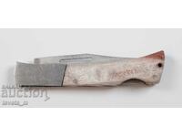 Un cuțit de buzunar