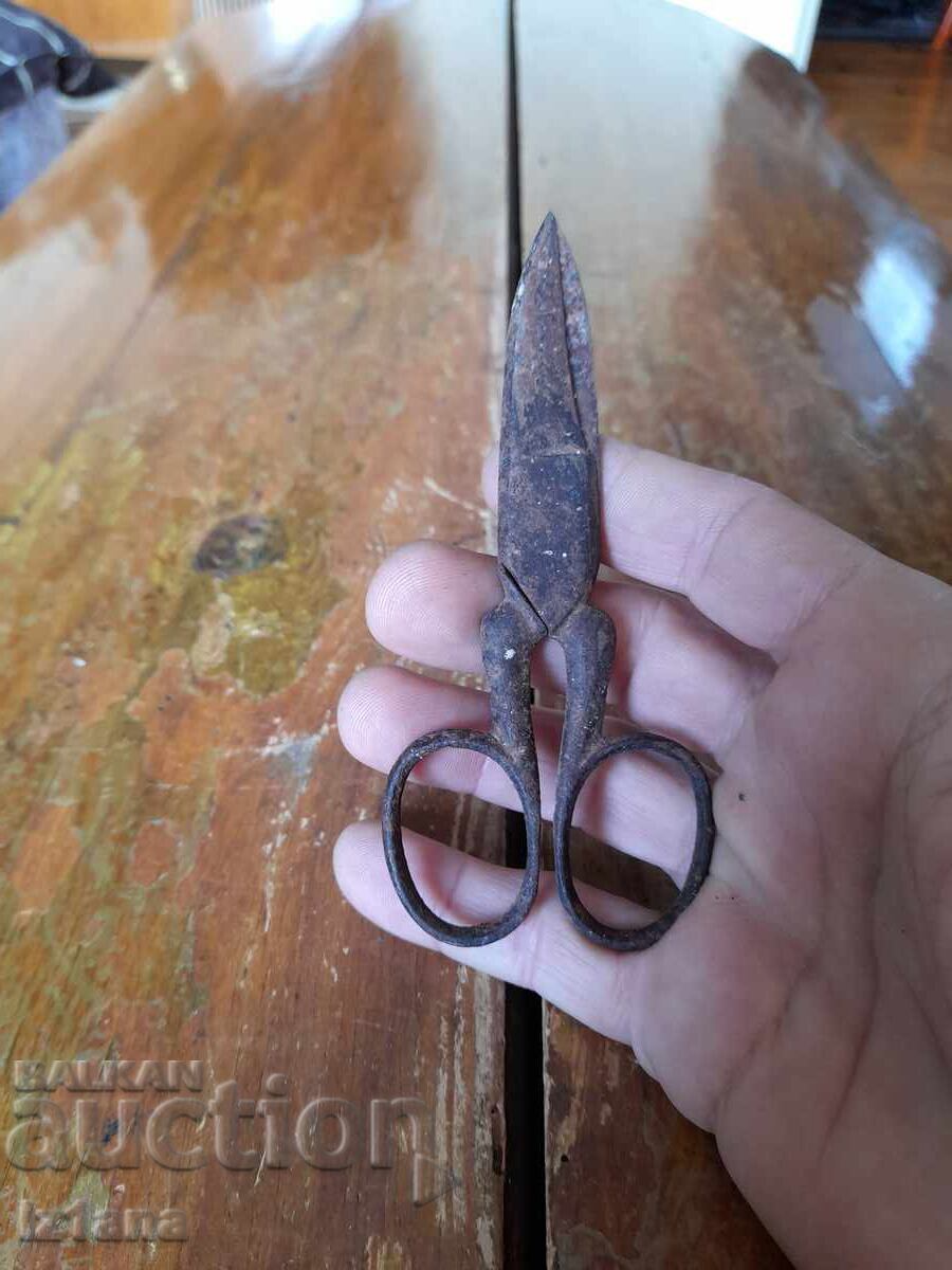 Auction  Old scissors, scissors