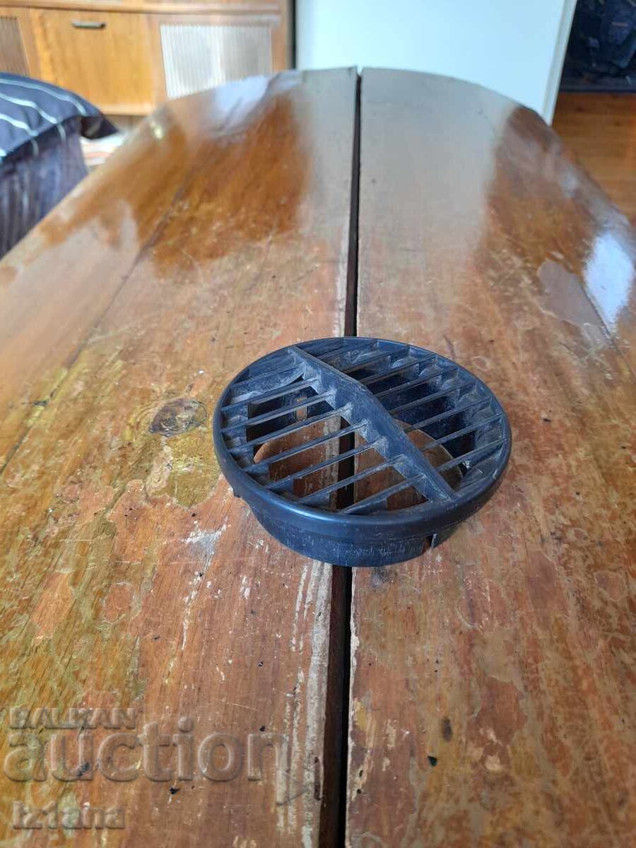 Old air duct grille for Moskvich Old air duct grille for Moskvich
