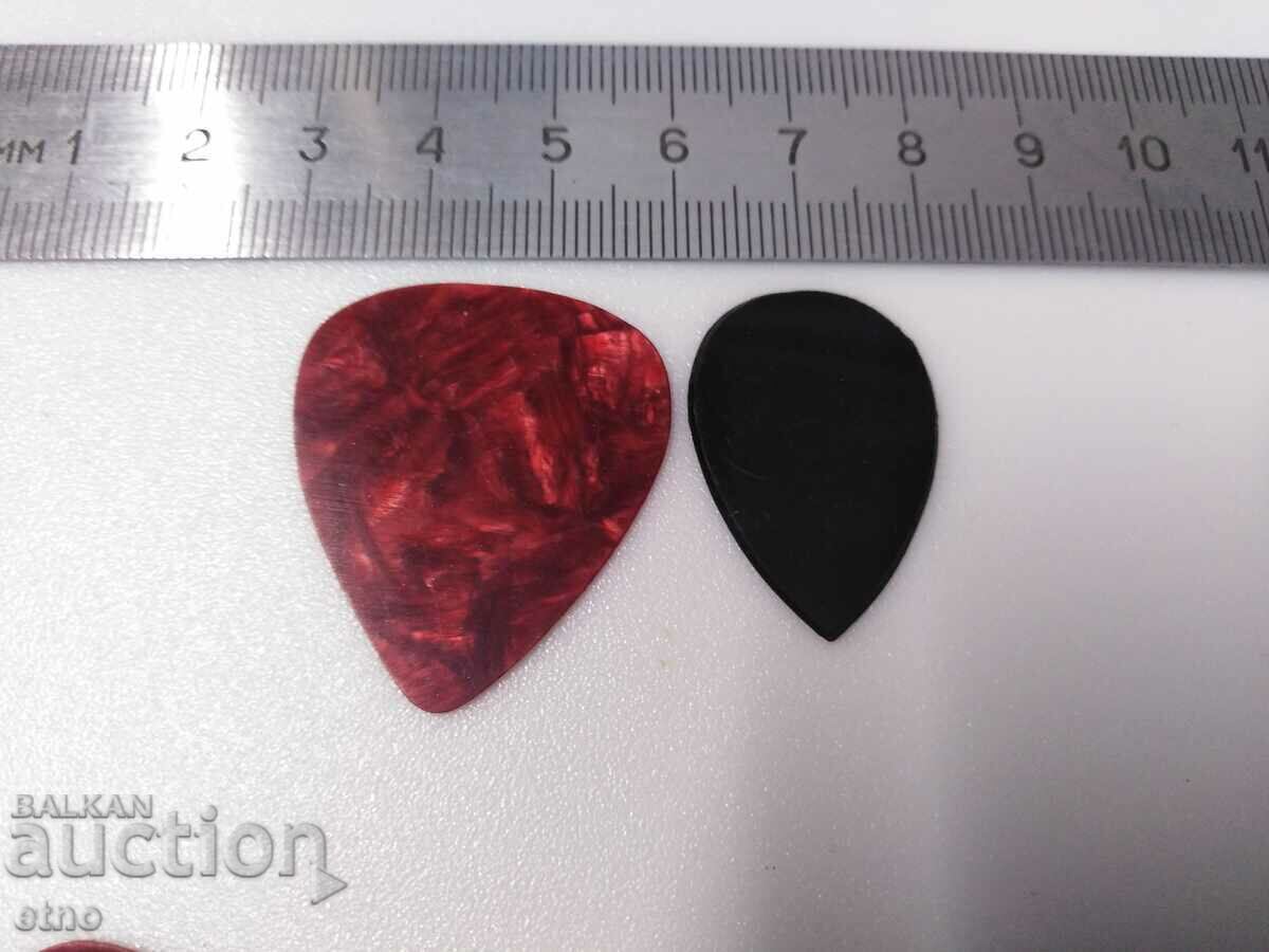 20 броя перца за китара,НОВИ НЕУПОТРЕБЯВАНИ,ЦЕЛУЛОИД с цена € 6.00 | 11.73 лв. 20 броя перца за китара,НОВИ НЕУПОТРЕБЯВАНИ,ЦЕЛУЛОИД с цена € 6.00 | 11.73 лв.