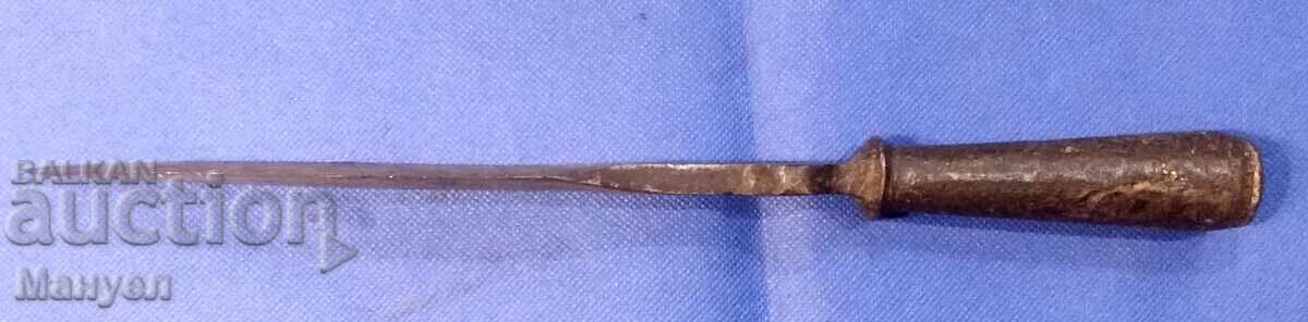 Licitație Cuțit vechi, bocanc