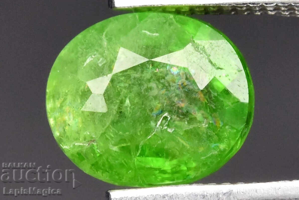 Granat grosular verde 1.49ct tăietură ovală 7.3x6.3mm