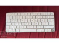 Apple Magic Keyboard cu Touch ID cu o tastă problematică