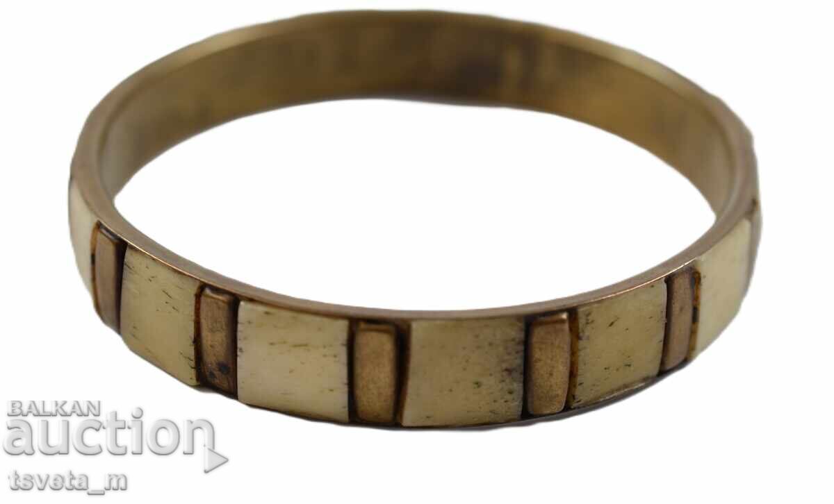 Δημοπρασία Γρίβνα από μπρούντζο και μαργαριτάρι