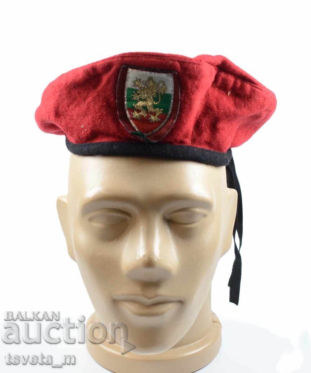 Pălărie cu beretă militară