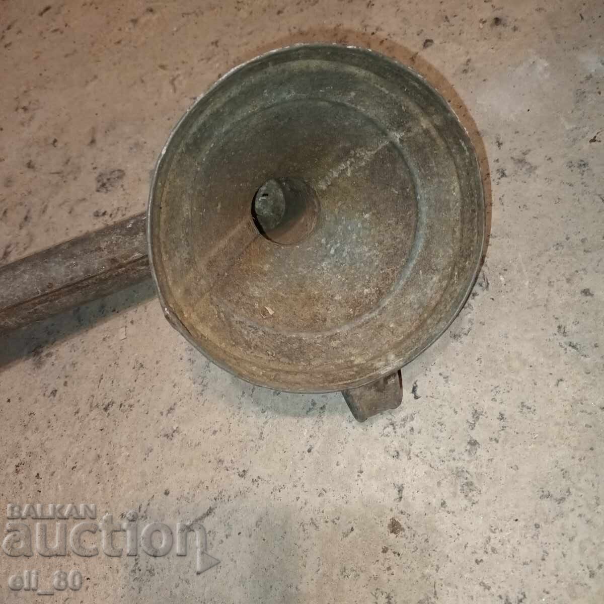 Δημοπρασία Μεταλλική χοάνη Νο. 20