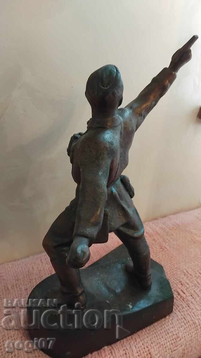 Παράδοση Γλυπτό Ρώσος στρατιώτης σε επίθεση ΕΣΣΔ