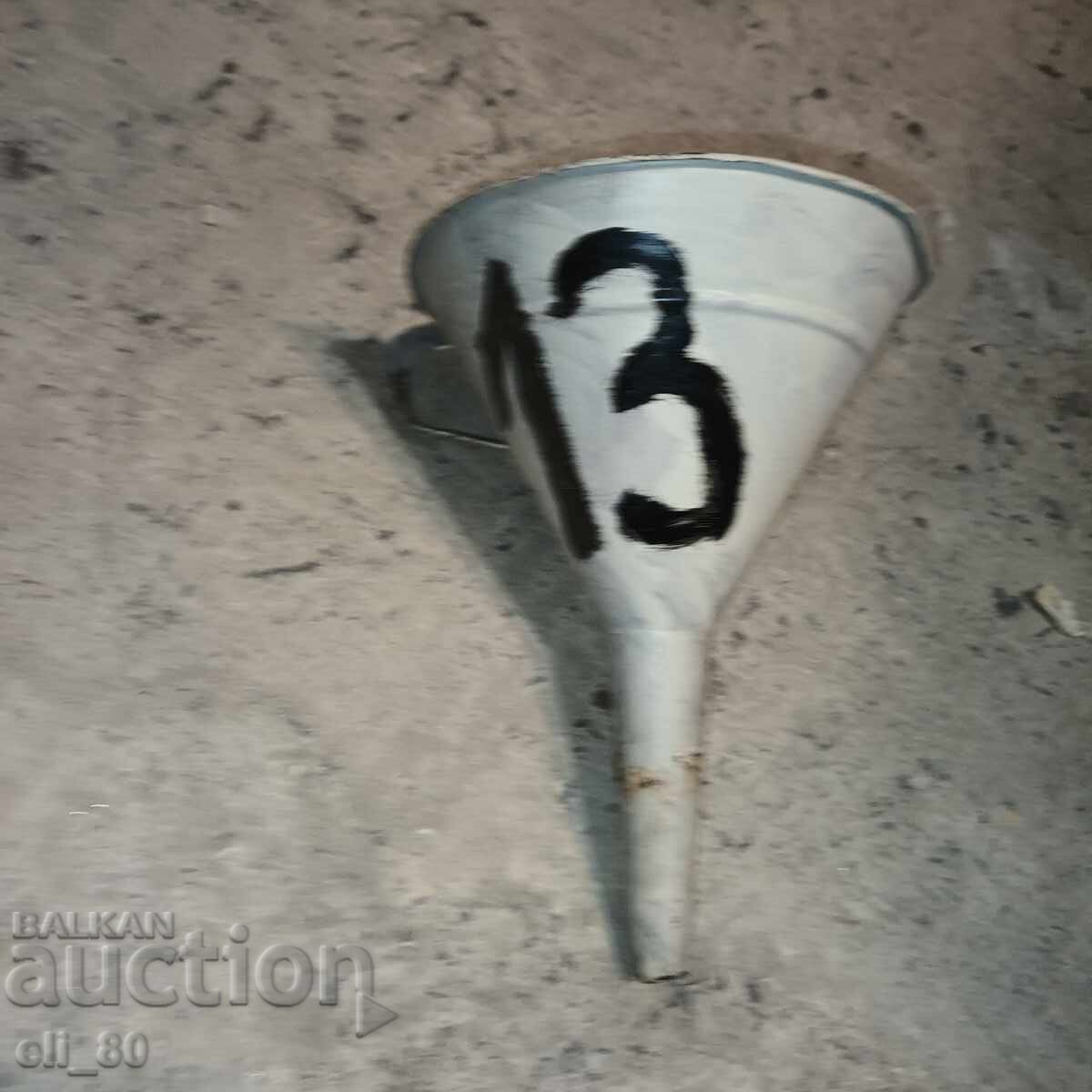 Pâlnie metalică nr. 13