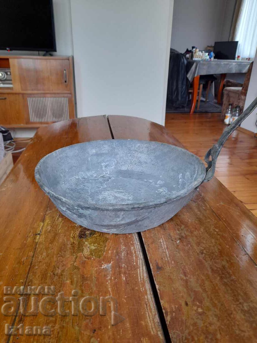 Auction Old copper, brass pan Auction Old copper, brass pan