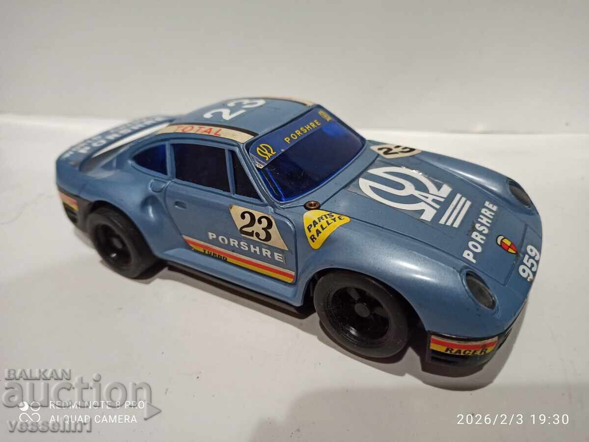 Mașinuță de jucărie veche cu baterii Porsche 959turbo rară cu preț € 20.00 | 39.12 BGN