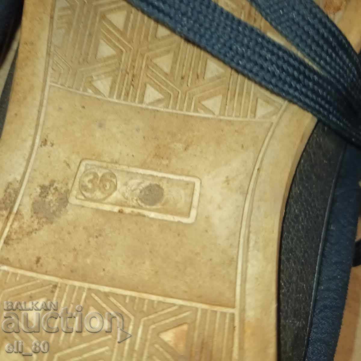 Adidași nr. 36 cu preț € 1.00 | 1.96 BGN