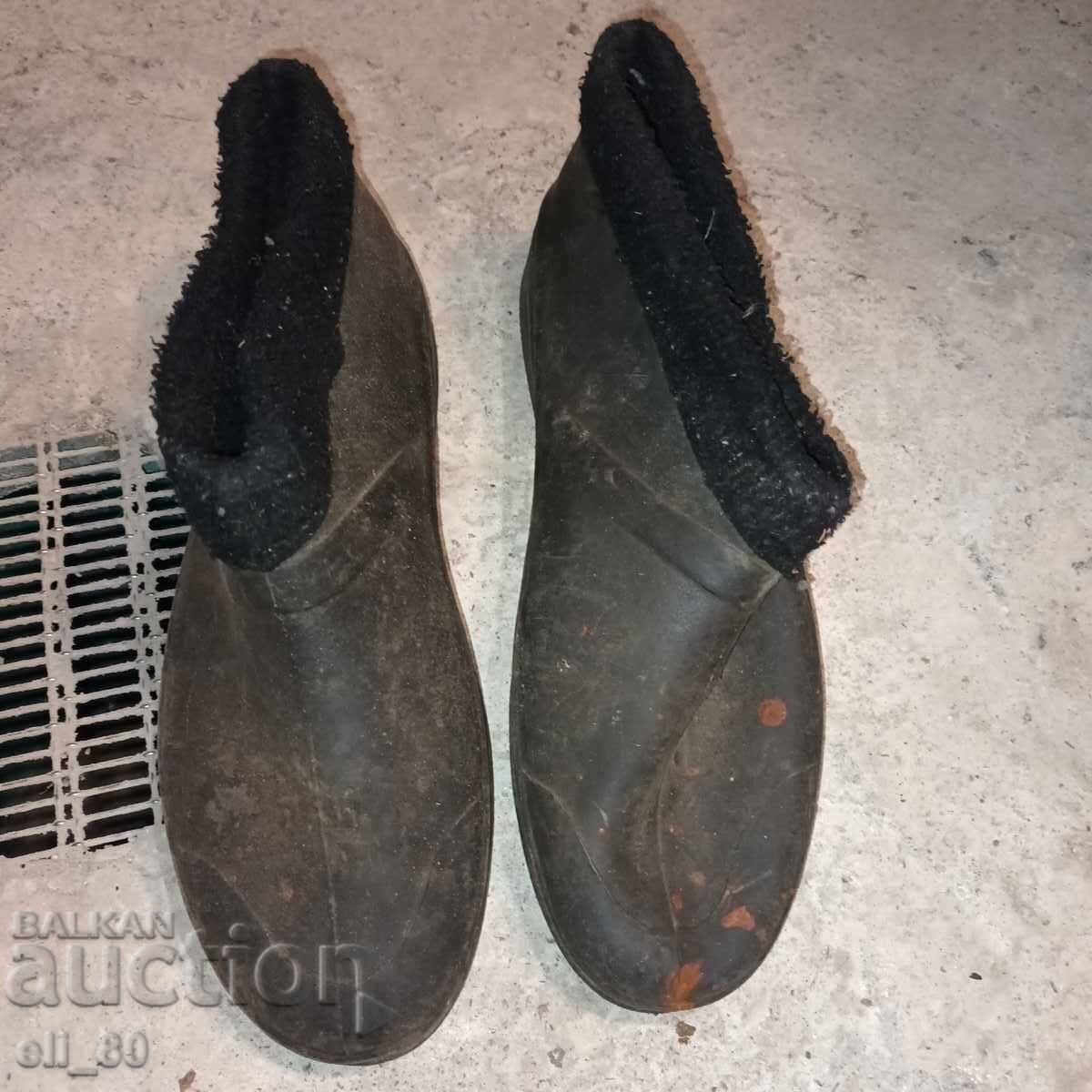 Аукцион големи обувки № 44