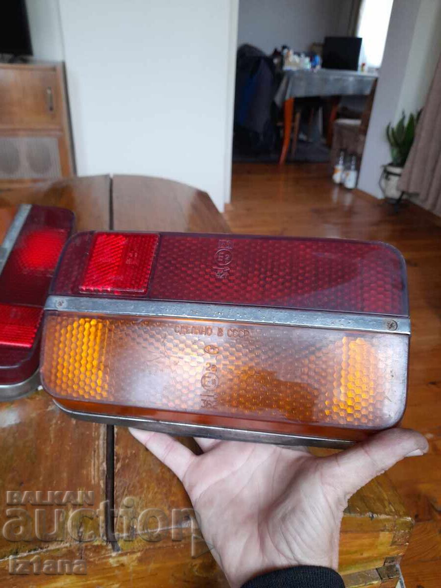 Stopuri spate Lada, VAZ 2103 cu preț € 65.00 | 127.13 BGN Stopuri spate Lada, VAZ 2103 cu preț € 65.00 | 127.13 BGN