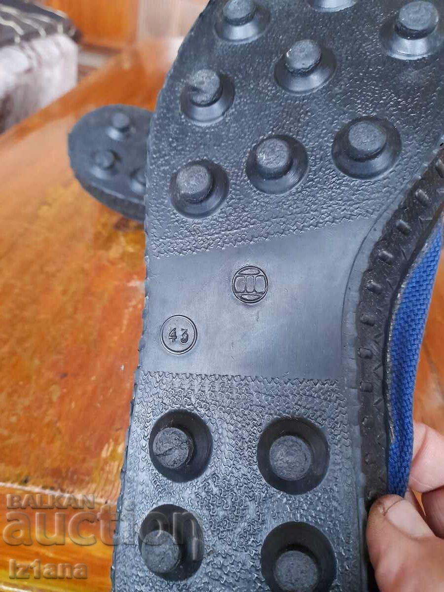 Livrarea Ghete de fotbal vechi