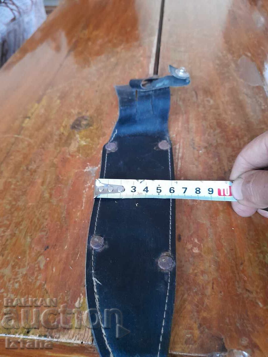 Παράδοση Παλιά δερμάτινη θήκη μαχαιριού