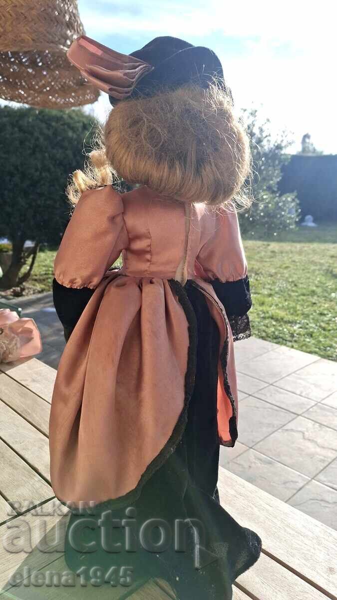 Delivery of Vintage porcelain doll, collector's porcelain from Thuringia Delivery of Vintage porcelain doll, collector's porcelain from Thuringia
