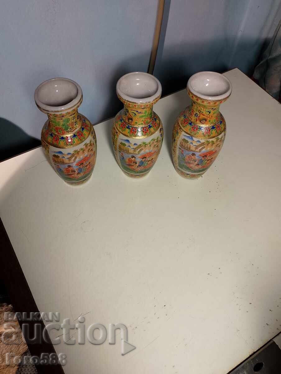 3 малки вази с цена € 9.00 | 17.60 лв.