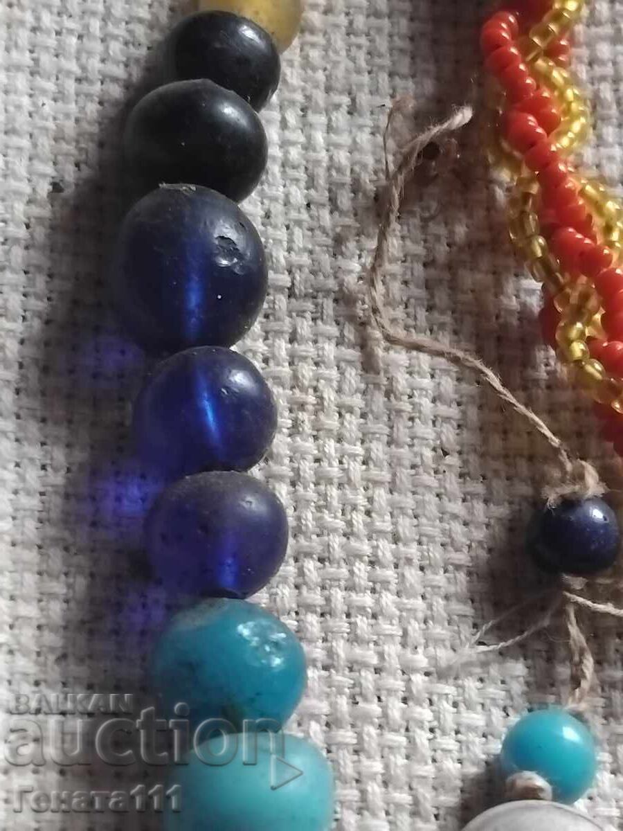 Bijuterii vechi, cercei, mărgele cu preț € 41.00 | 80.19 BGN Bijuterii vechi, cercei, mărgele cu preț € 41.00 | 80.19 BGN