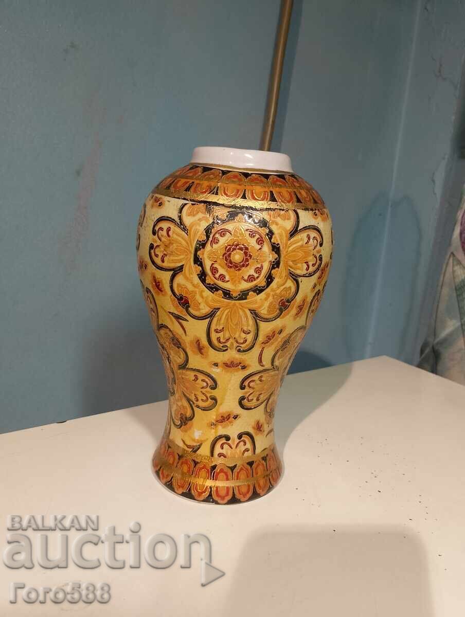 Порцеланова ваза с цена € 2.00 | 3.91 лв.