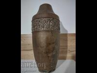 Μεταλλική βάζα με όμορφο λουλουδάτο χείλος, αυθεντική 5.02.26