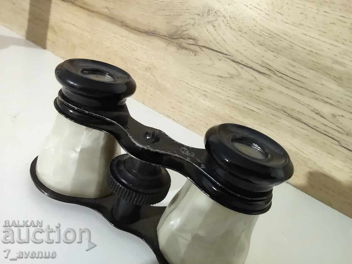 Θεατρικά κιάλια με μαργαριτάρι, στυλ ομορφιάς, πριν το 19895.02.26 με τιμή € 49.00 | 95.84 BGN