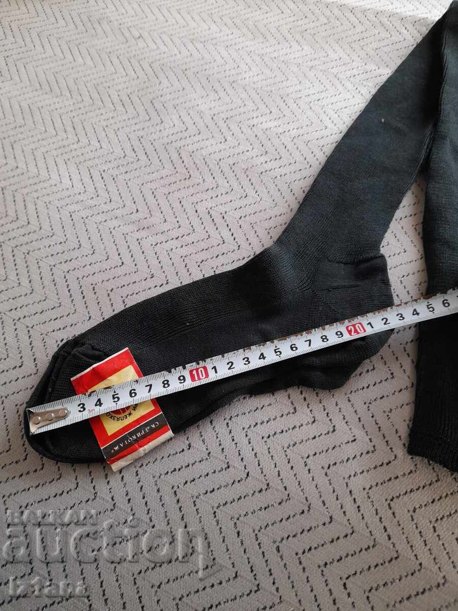 Delivery of Old Women's Ribbed Socks