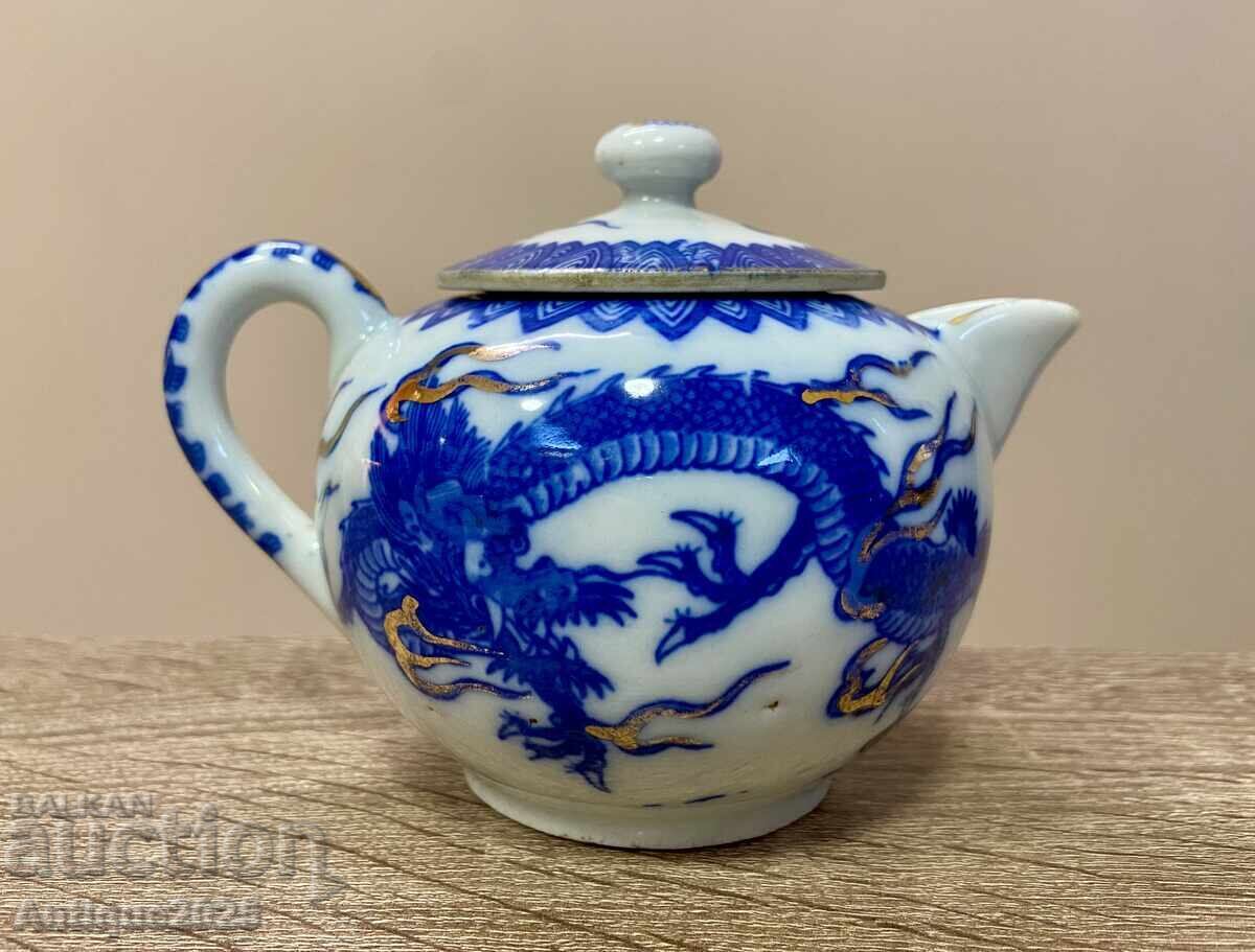 Ceainic din porțelan japonez cu dragon, Made in Japan cu preț € 40.00 | 78.23 BGN