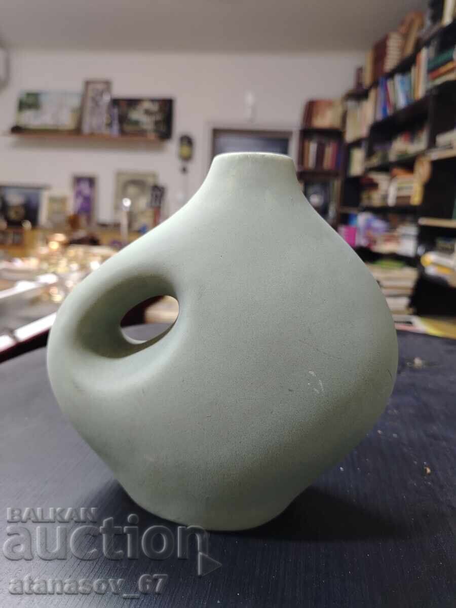 O vaza cu preț € 10.00 | 19.56 BGN