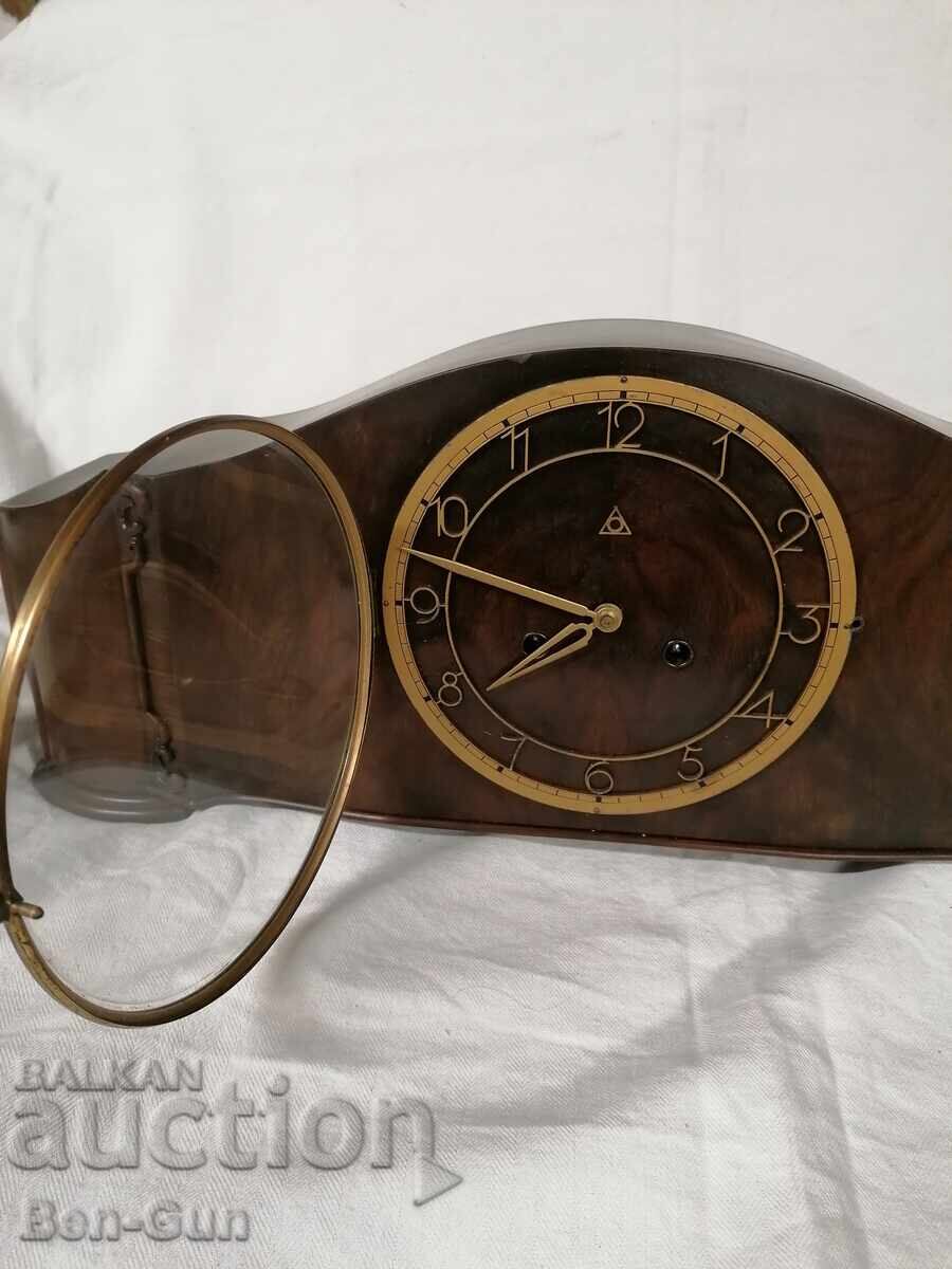 Delivery of Table clock - German