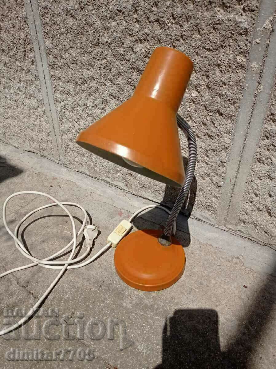 Επιτραπέζιο / βιομηχανικό φωτιστικό μεταλλικό με τιμή € 22.00 | 43.03 BGN Επιτραπέζιο / βιομηχανικό φωτιστικό μεταλλικό με τιμή € 22.00 | 43.03 BGN