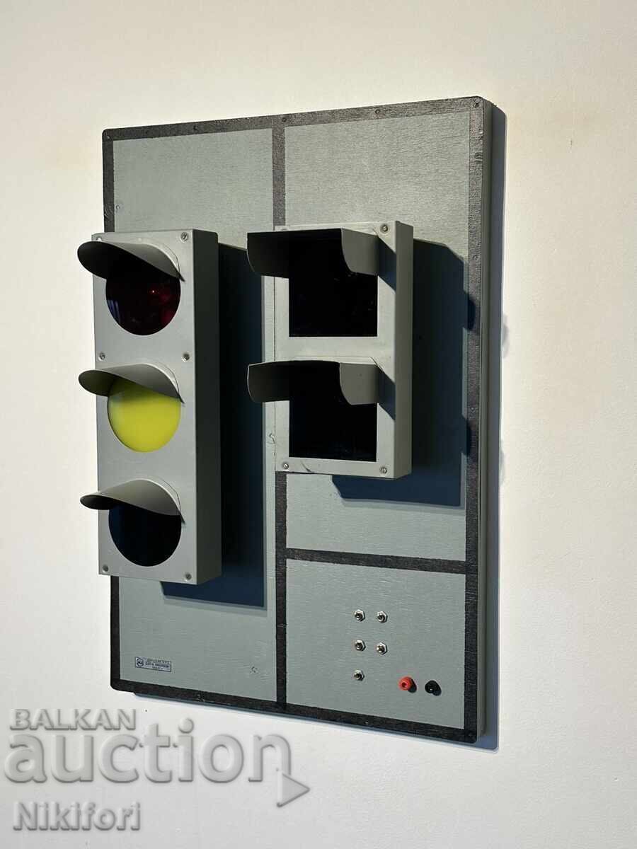 Auction  Social Educational Traffic Light Semaphore