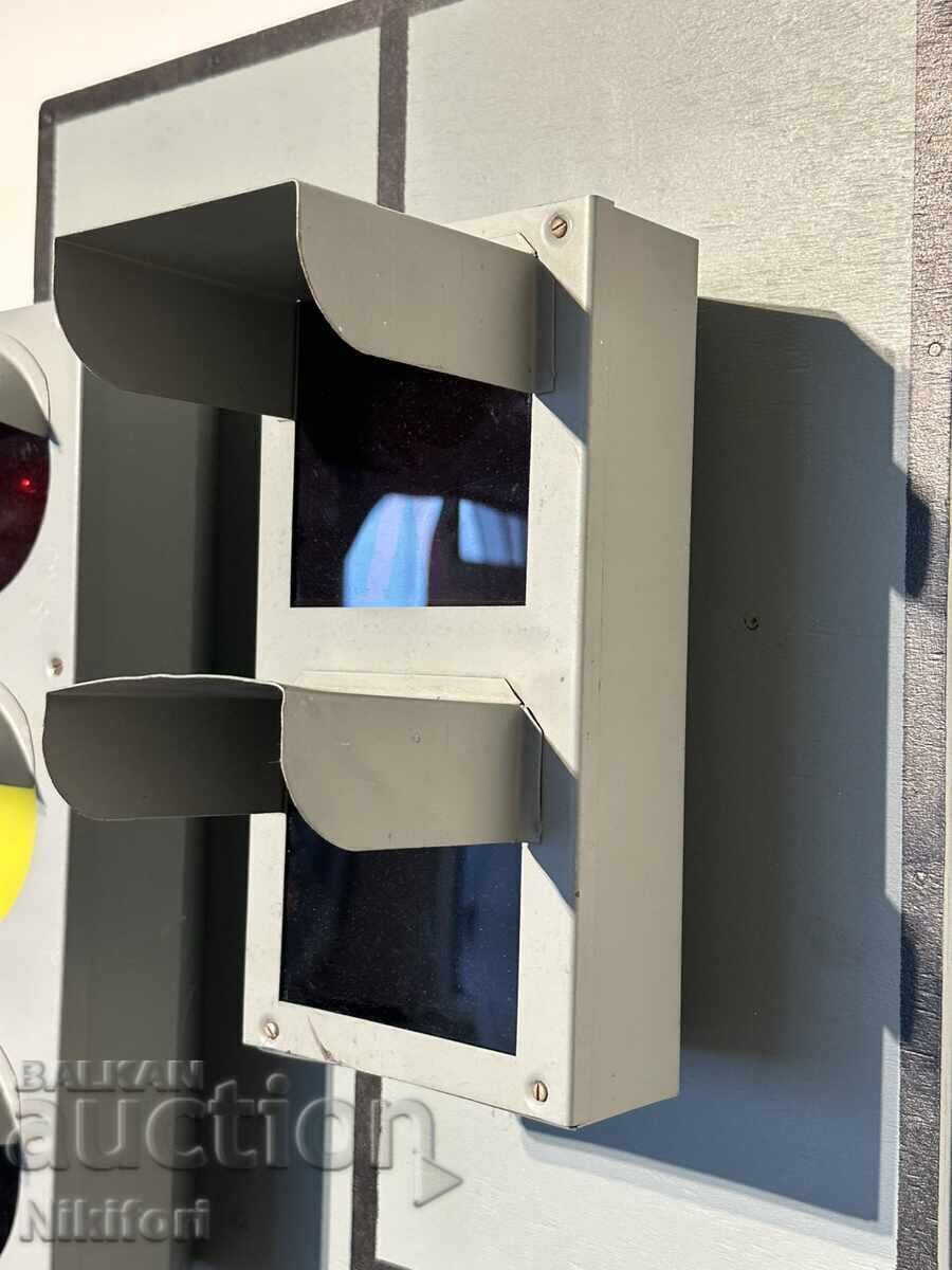 Delivery of Social Educational Traffic Light Semaphore