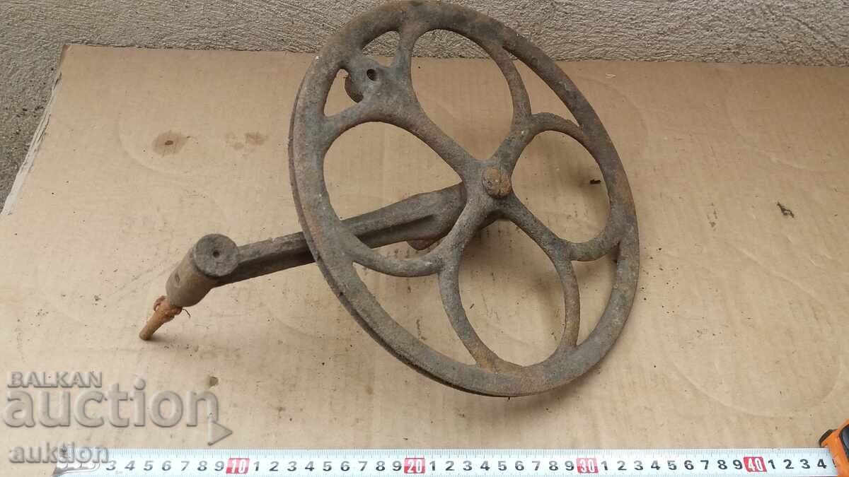 Доставка на ВЪЗРОЖДЕНСКО РЪЧНО КОЛЕЛО ЗА МАШИНА