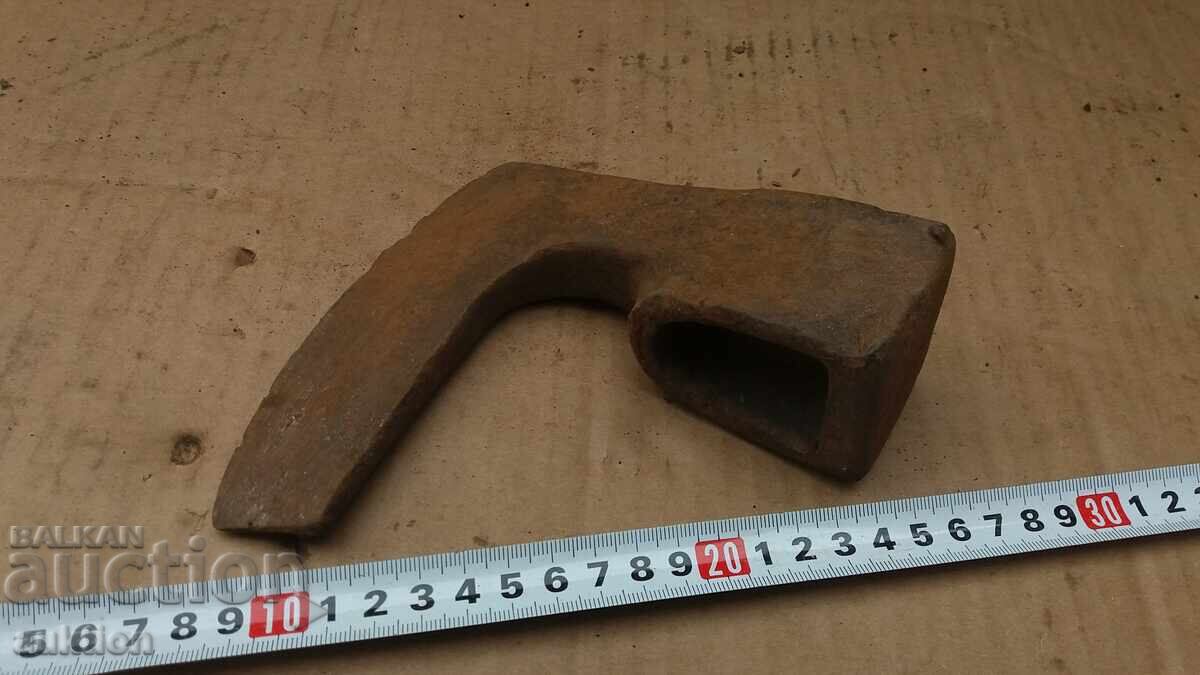 ΜΕΓΑΛΗ ΤΣΕΚΟΥΡΙ, ΕΡΓΑΛΕΙΟ