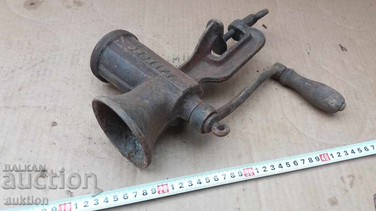 MAȘINĂ DE TOCAT CARNE MANUALĂ VECHE - 7