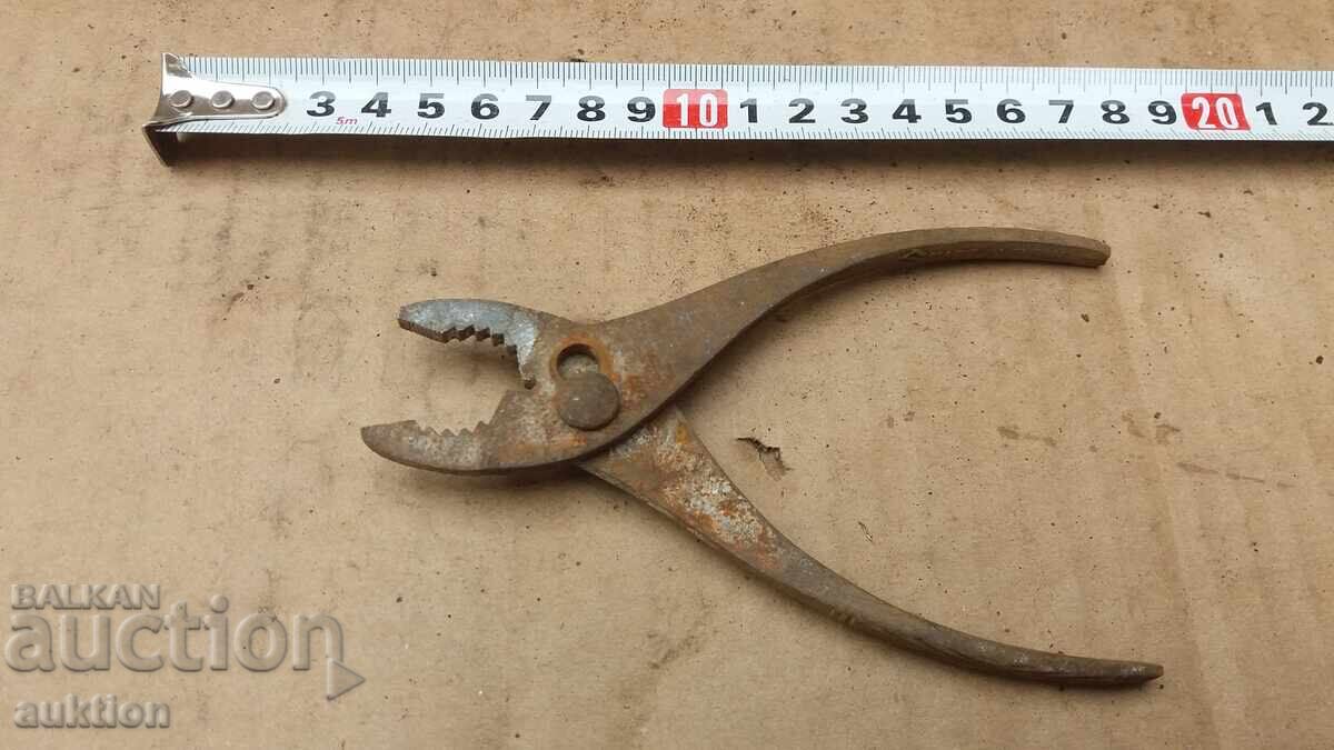 Delivery of OLD PLIERS, TOOLS