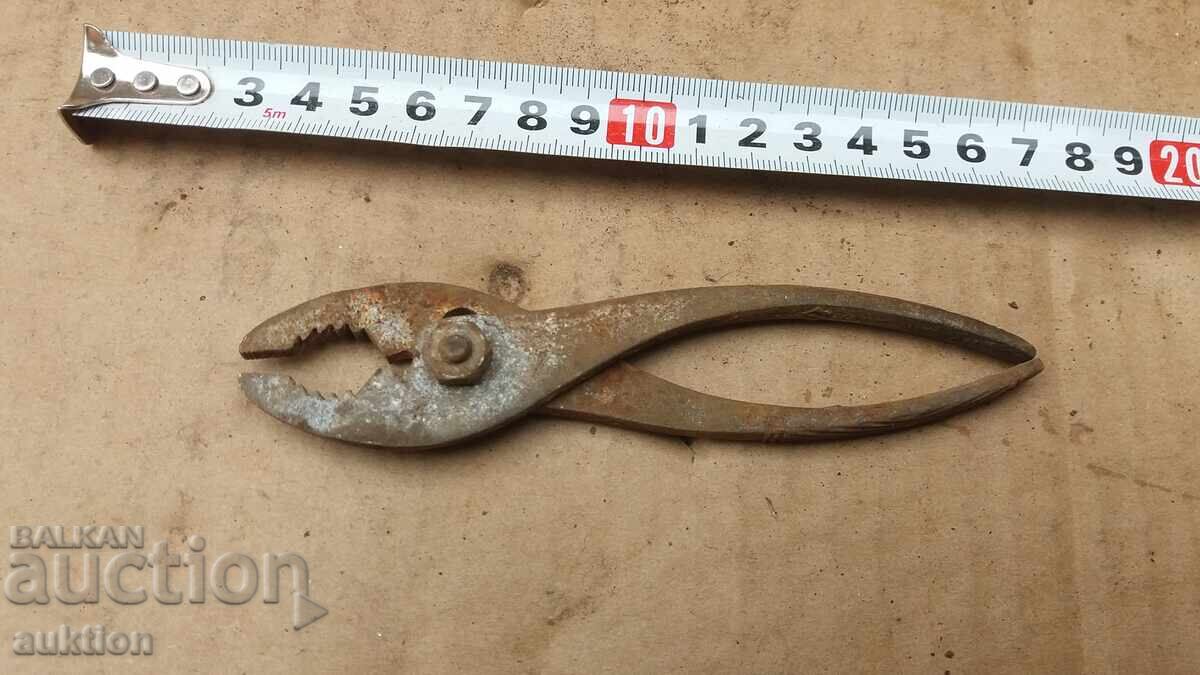 OLD PLIERS, TOOLS