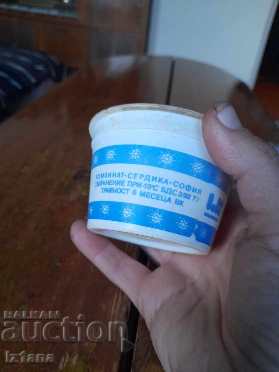 Аукцион Стара кутия от сладолед