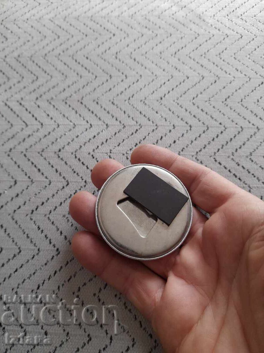 Licitație Vechi magnet de frigider deschizător de sticle Litex Licitație Vechi magnet de frigider deschizător de sticle Litex