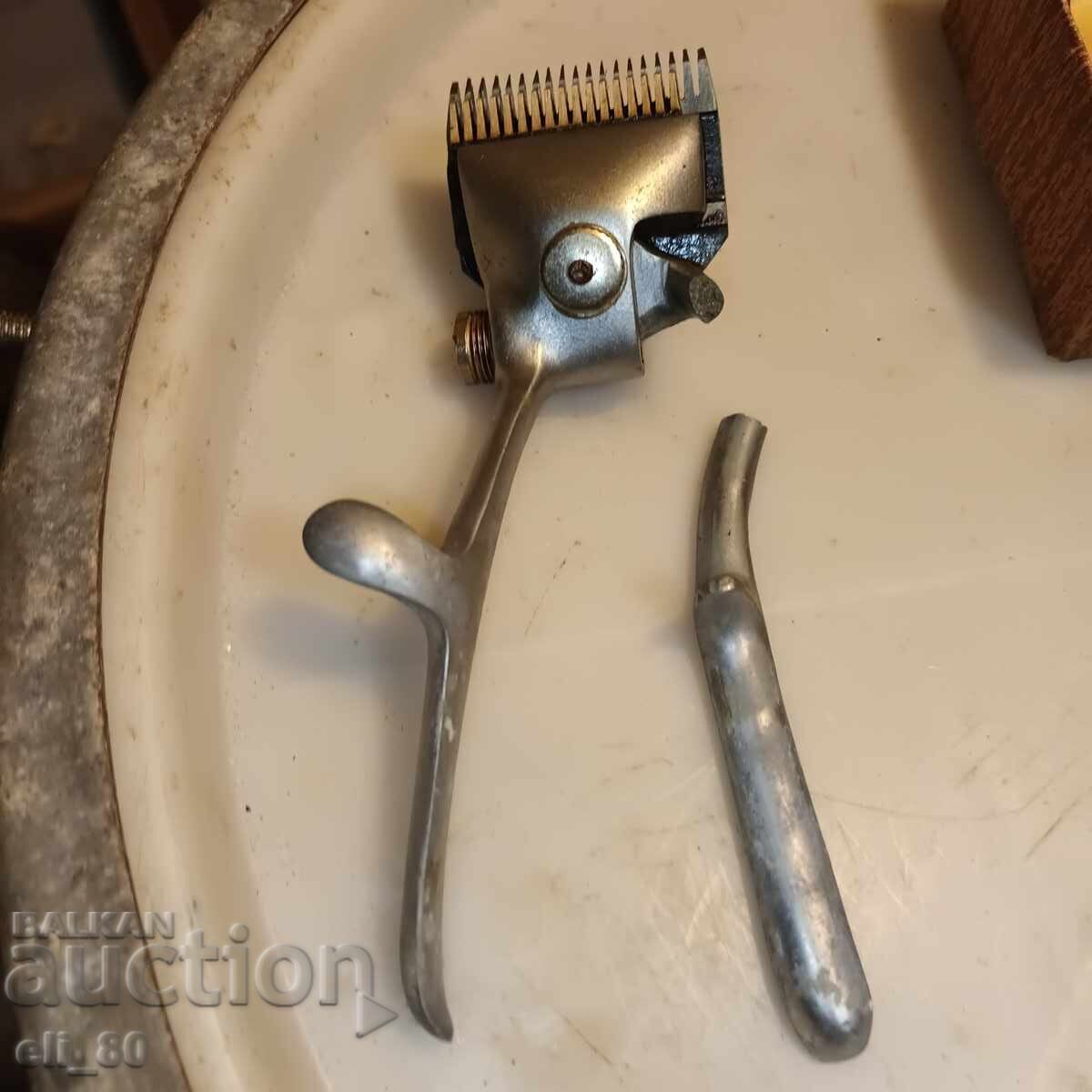 Доставка на чисто нова машинка за подстригване ръчна