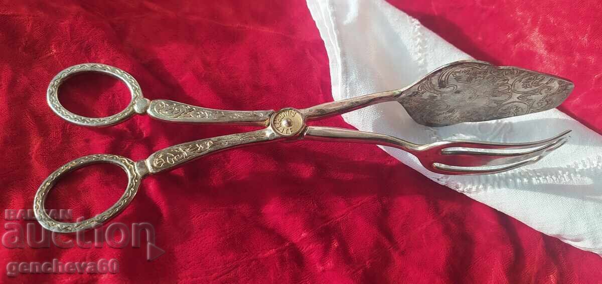 Clește vintage argintat pentru servire cu preț € 25.00 | 48.90 BGN