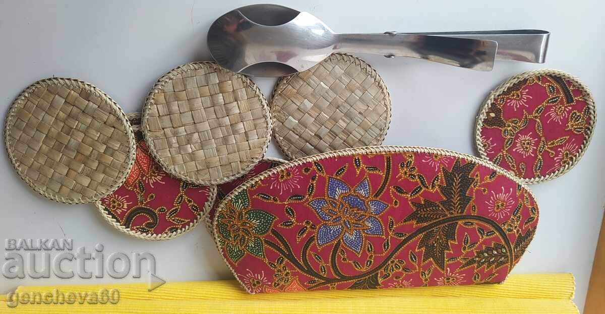Delivery of Salad serving tongs and placemats