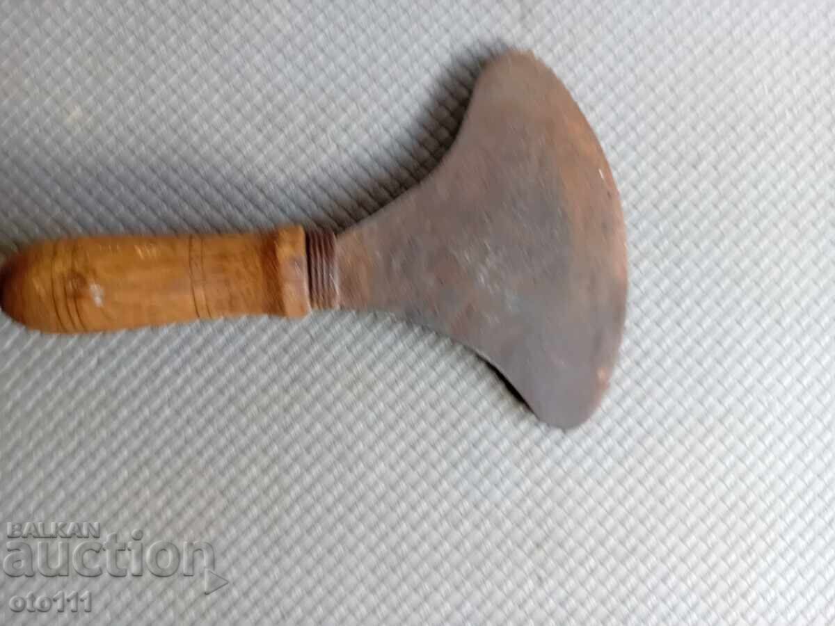 Licitație BĂTRÂN CUT SARAH